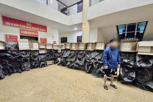 Công an Quảng Trị bắt giữ đối tượng vận chuyển gần 70.000 bao thuốc lá lậu