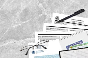 Mẫu đơn I-130A là gì? Hướng dẫn chi tiết cho hồ sơ bảo lãnh vợ chồng Mỹ