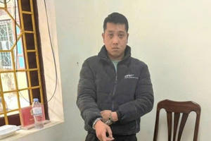 Cao Bằng: Bắt 2 đối tượng cho vay lãi nặng, tàng trữ "hàng nóng"