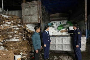 Quảng Ninh: Phát hiện, tiêu hủy hơn 3,8 tấn thực phẩm không rõ nguồn gốc