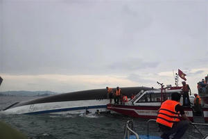 Twenty-eight bodies found after tourist boat capsizes in Ha Long Bay
