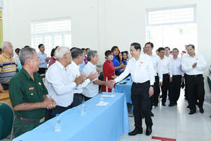 Không có việc “cản trở giao thông” hay cản trở sản xuất trong vụ 2 xe lu trước cổng Công ty Giày Ngọc Hưng
