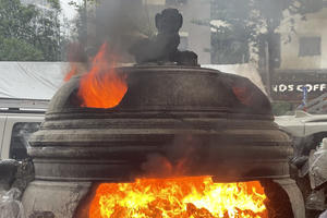 Cận cảnh “lò hóa vàng” tại chung cư đông dân nhất Hà Nội