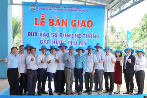 Bàn giao dự án các công trình cấp nước tập trung nông thôn và dự án Đầu tư mạng đường ống cấp nước đến hộ gia đình tại An Giang