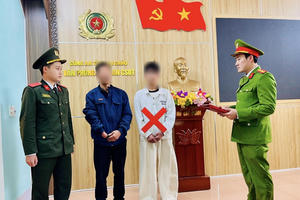 Khởi tố kẻ xâm hại bé gái 12 tuổi đến mang thai và sinh con Khởi tố kẻ xâm hại bé gái 12 tuổi đến mang thai và sinh con