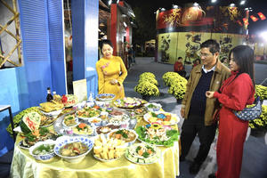 Khám phá cỗ Tết miền Trung - miền Nam: Những sắc thái văn hóa và khát vọng Khám phá cỗ Tết miền Trung - miền Nam: Những sắc thái văn hóa và khát vọng