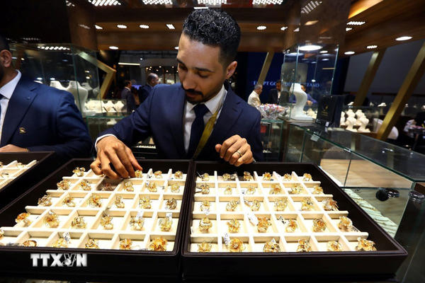 Vàng hướng tới tuần tăng giá mạnh nhất trong 17 năm