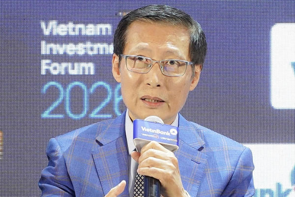 'Ngân hàng đang phát triển nhanh hơn nhiều so với nền kinh tế thực' 'Ngân hàng đang phát triển nhanh hơn nhiều so với nền kinh tế thực'