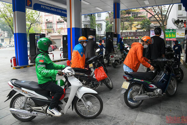 Giá xăng dầu tăng giảm trái chiều tại kỳ điều hành ngày 4/12