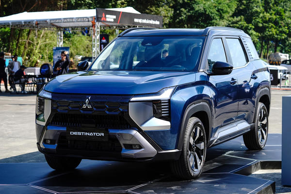 Loạt xe Mitsubishi khuyến mãi chục triệu đồng tháng 12