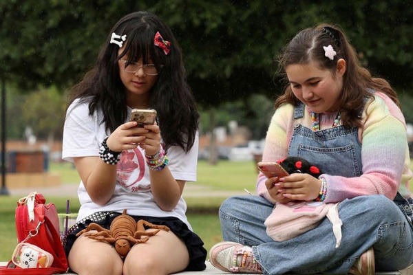 Mạng xã hội và thanh thiếu niên: An toàn kiểu Úc