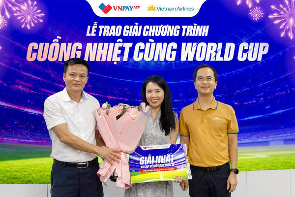 ‏Khách hàng nhận 1 cặp vé khứ hồi quốc tế Vietnam Airlines khi tham gia chương trình trên ứng dụng VNPAY‏