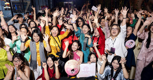 Sau 17 năm, Thùy Anh ghi điểm với hình ảnh "cô gái miền Tây" tại fan meeting đầu tiên