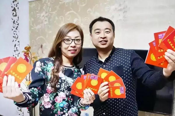 Cặp vợ chồng 20 năm làm 'ngân hàng máu' sống