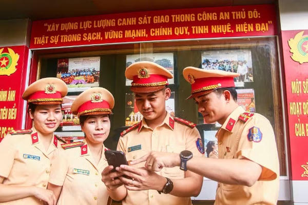 Hơn 1.300 Cảnh sát giao thông Thủ đô thi sát hạch về ứng xử, lễ tiết, tác phong