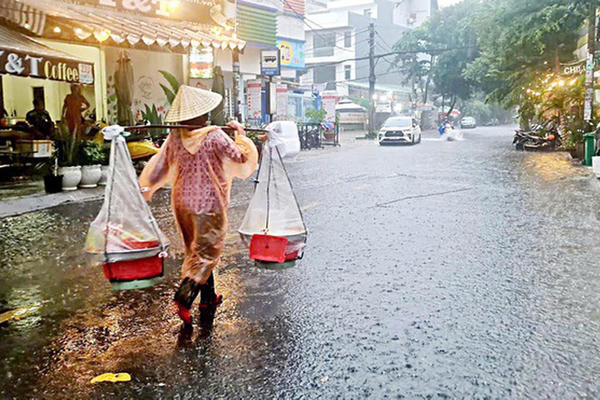 Chiếc đòn gánh gánh tuổi thơ của chị em tôi đi qua những mùa đời