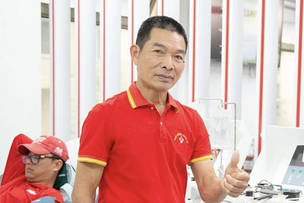 Người đàn ông Hưng Yên rủ cả làng thuê ôtô đi hiến máu