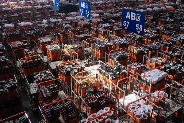 Sức mạnh logistics Trung Quốc qua bó hồng 14 tệ freeship 2.000 km