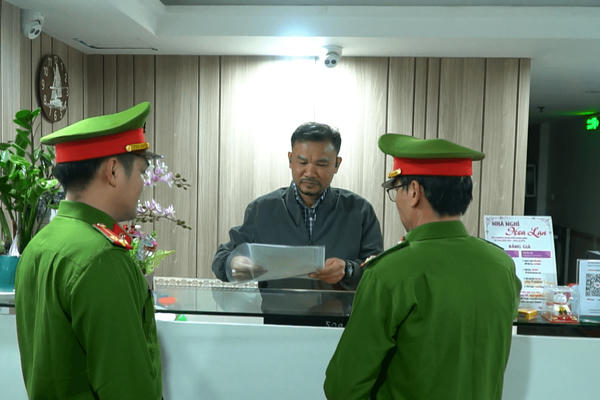 Chủ cơ sở lưu trú cần khai báo tạm trú cho người nước ngoài ngay khi đến