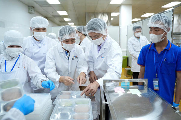 Không để thực phẩm thiếu an toàn vượt rào quản lý