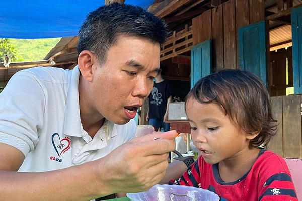 Kỹ sư điện đam mê xây trường trên núi