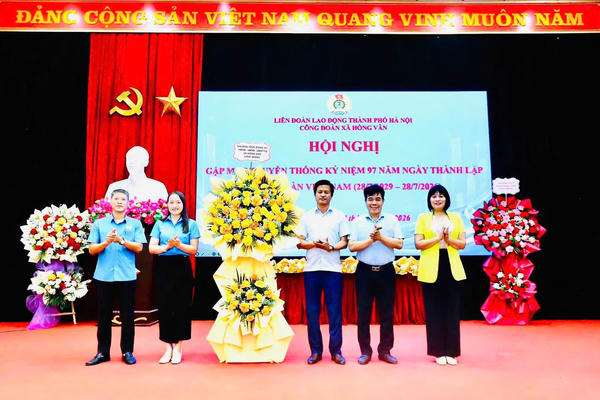 Công đoàn xã Hồng Vân thiết thực chăm lo đời sống người lao động