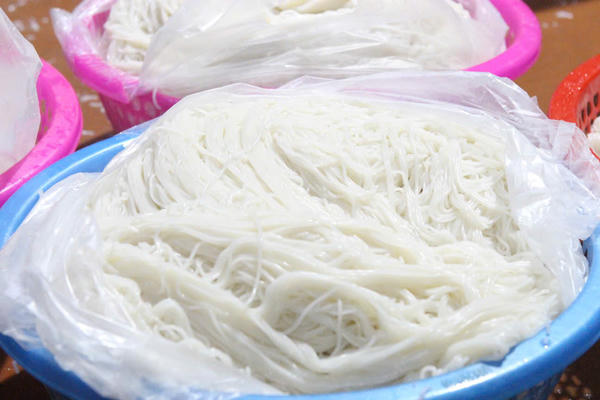 Về làng Mạch Tràng ăn bún tiến vua