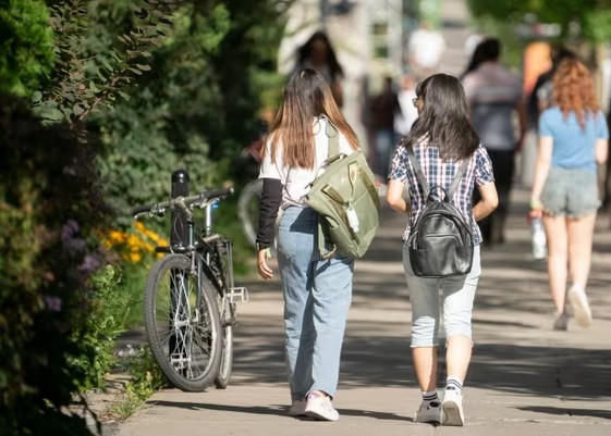 Canada tiếp tục siết chặt cấp phép cho du học sinh quốc tế
