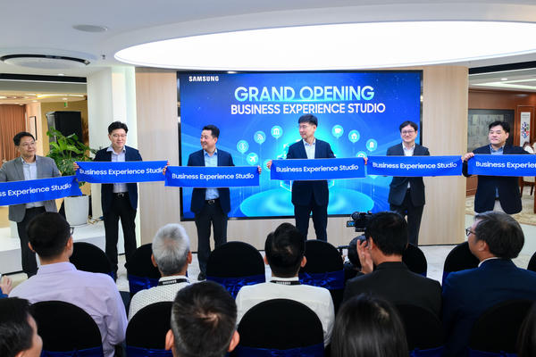 Samsung mở không gian trải nghiệm công nghệ