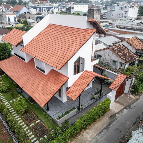 Nhà mái ngói hiện đại 460 m2 con gái xây cho bố mẹ dưỡng già Nhà mái ngói hiện đại 460 m2 con gái xây cho bố mẹ dưỡng già