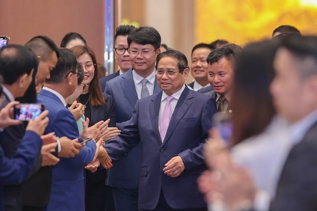 Thủ tướng Ch&iacute;nh phủ Phạm Minh Ch&iacute;nh đến dự v&agrave; chủ tr&igrave; Tọa đ&agrave;m với doanh nghiệp, hiệp hội doanh nghiệp để thực hiện hiệu quả Nghị quyết 68-NQ/TW của Bộ Ch&iacute;nh trị về ph&aacute;t triển kinh tế tư nh&acirc;n - Ảnh: VGP/Nhật Bắc