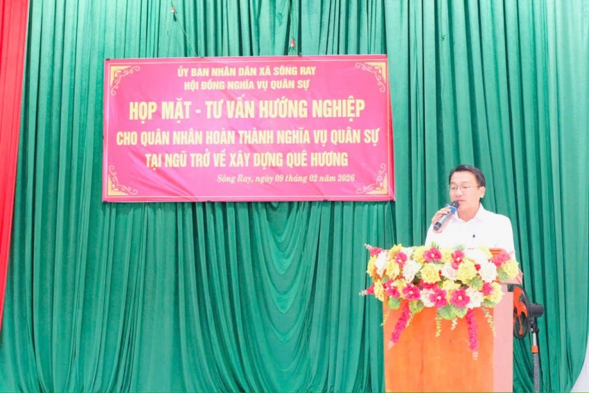 Ông Phan Tấn Tài - Phó Bí thư Đảng ủy, Chủ tịchUBND xã phát biểu tại chương trình.