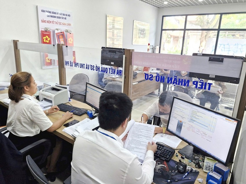 Cán bộ tăng cường ở cấp xã được nhận trợ cấp 10 tháng lương
