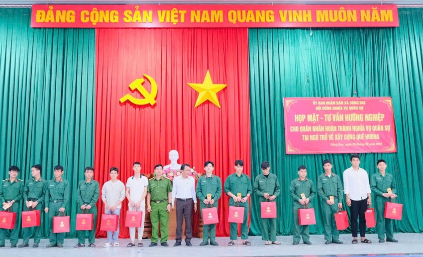 Lễ đón tiếp quân nhân xuất ngũ do UBND xã SôngRay (tỉnh Đồng Nai) tổ chức.