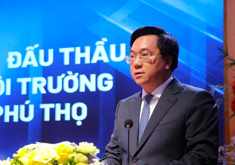 Chủ tịch Ủy ban nhân dân tỉnh Phú Thọ Trần Duy Đông phát biểu tại hội nghị.