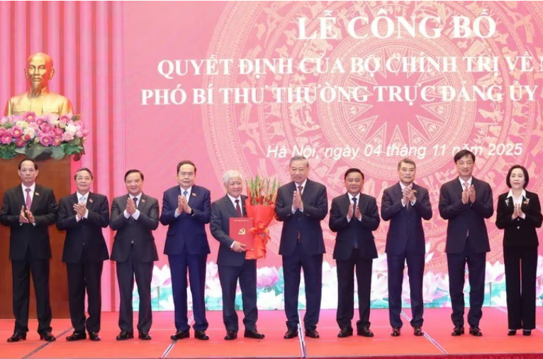 Tổng Bí thư Tô Lâm và các lãnh đạo Đảng, Quốc hội chúc mừng ông Đỗ Văn Chiến.
