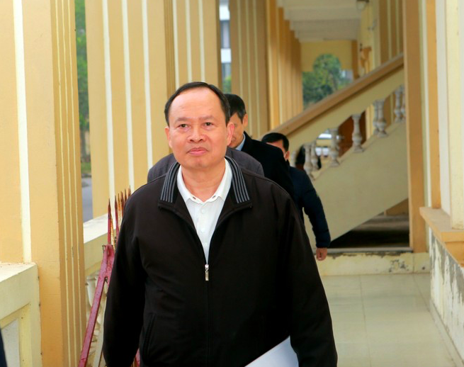 Cựu bí thư Tỉnh ủy Thanh Hóa, ông Trịnh Văn Chiến đến phiên tòa vào sáng ngày 15/1. Ảnh: ĐẶNG TRUNG