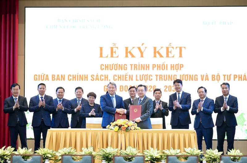 Ban Chính sách, chiến lược Trung ương và Bộ Tư pháp ký kết phối hợp công tác
