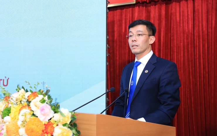 Giám đốc Trung tâm Phục vụ hành chính công Thành phố Cù Ngọc Trang phát biểu tại buổi Lễ.