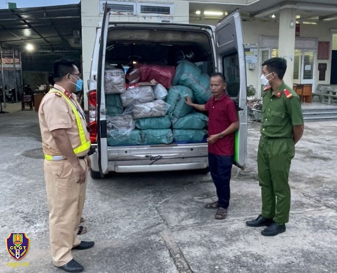 Siết chặt quản lý xe chở hàng dịp cận Tết:Tổng kiểm soát các cửa ngõ và vành đai đô thị