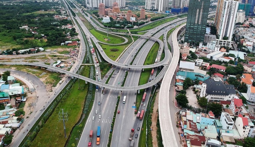 Thủ tướng Chính phủ về việc đôn đốc đẩy nhanh tiến độ phân bổ và giải ngân vốn đầu tư công năm 2025