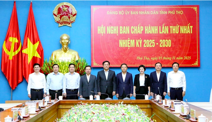 Lãnh đạo Ban Thường vụ Đảng ủy UBND tỉnh Phú Thọ