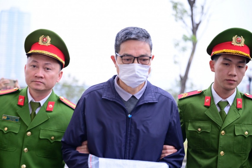 Theo hồ sơ vụ án, trên cương vị Cục trưởng, tháng 9/2018, Nguyễn Thanh Phong chủ trì cuộc họp cấp ủy, lãnh đạo Cục và thống nhất giao Trung tâm Ứng dụng và Đào tạo An toàn thực phẩm cùng Phòng Quản lý Tiêu chuẩn và kiểm nghiệm thực hiện nhiệm vụ thẩm xét