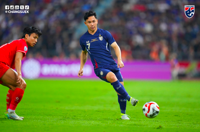 Tình huống đội tuyển Thái Lan ghi bàn thiểu fair-play. Ảnh: Changsuek.