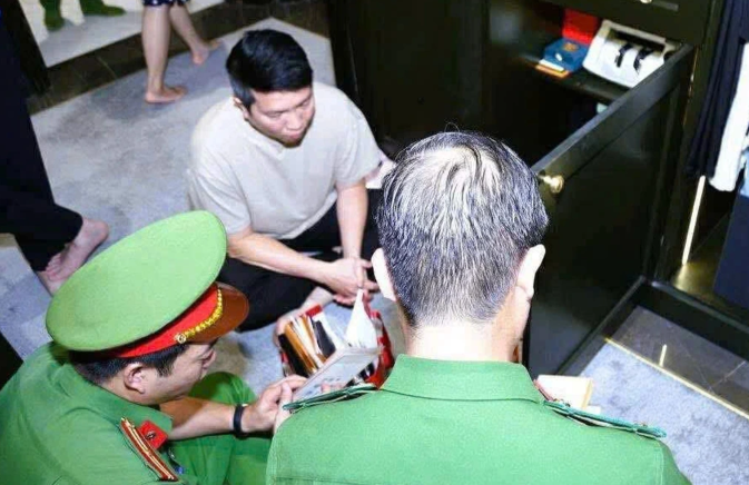 Cơ quan Cảnh sát điều tra thực hiện lệnh khám xét tại nơi ở của bị can Nguyễn Quốc Vũ