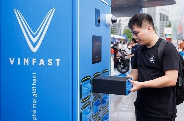 TP.HCM cho phép lắp tủ đổi pin xe máy điện trên vỉa hè