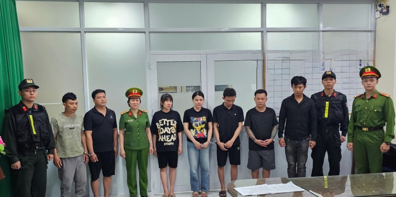 7 bị can bị khởi tố tội danh “Sản xuất, buôn bán hàng giả là thực phẩm”.