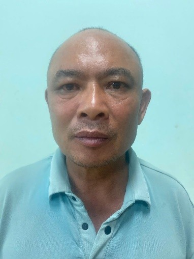 Đối tượng truy nã bị Công an xã Hoài Đức bắt giữ.