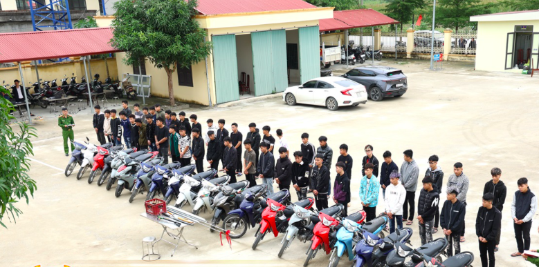 Các đối tượng tại cơ quan công an.