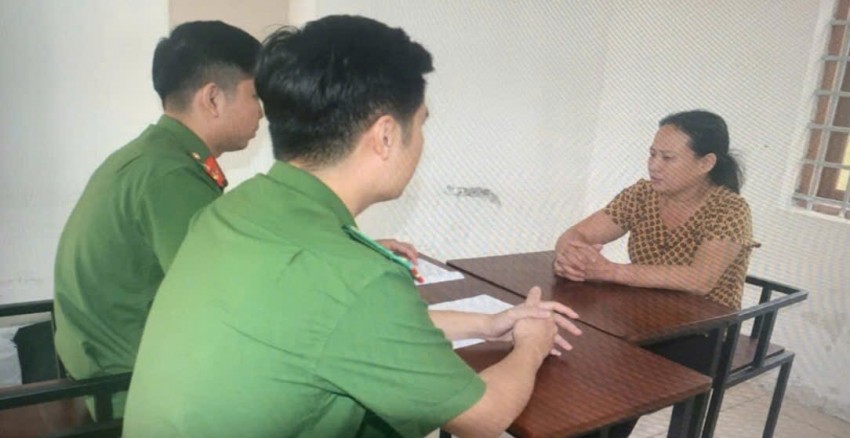 Đối tượng tại cơ quan công an.